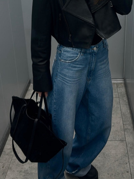 Jeans with a hole - Medium Jeans